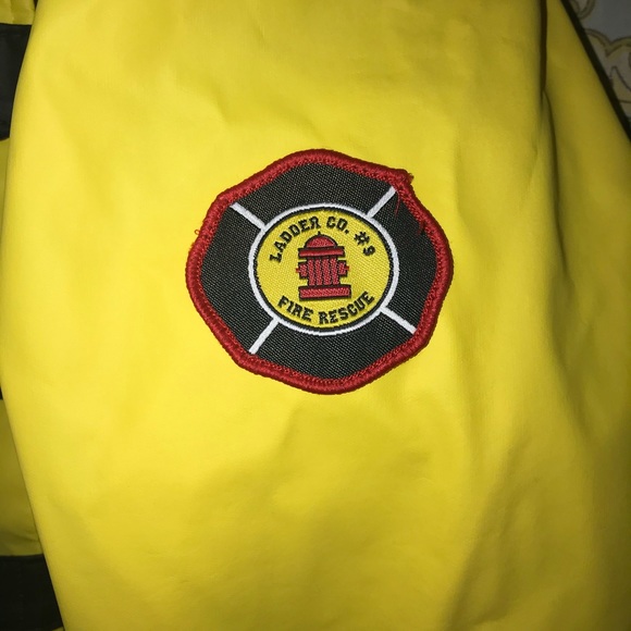 Boys OshKosh B’gosh firefighter rain jacket - Picture 4 of 5